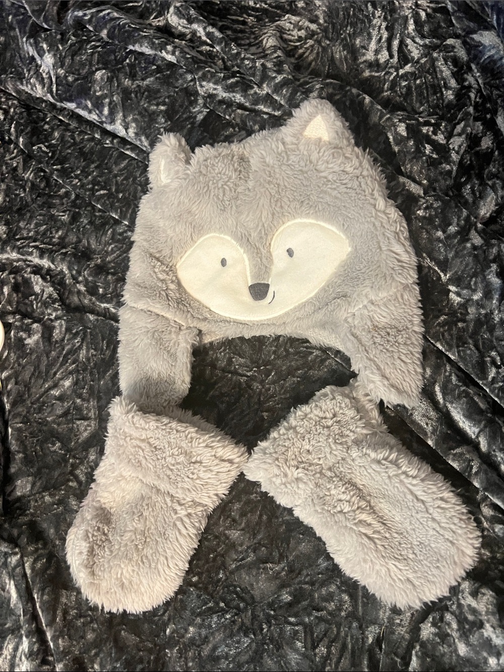Carter’s Wolf Hat and Mitten Set 9-12M